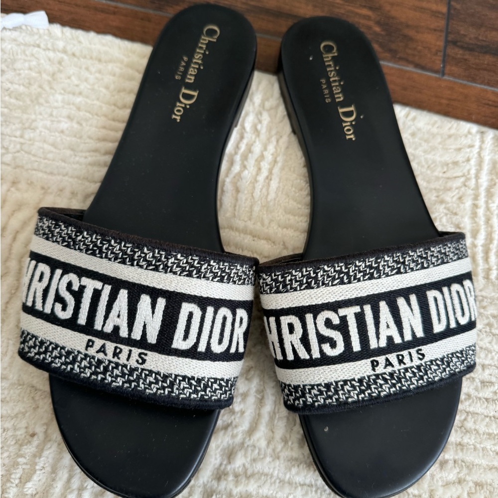 AUTHENTIC DIOR DWAY SLIDES!!! Barely worn! - Picture 3 of 8